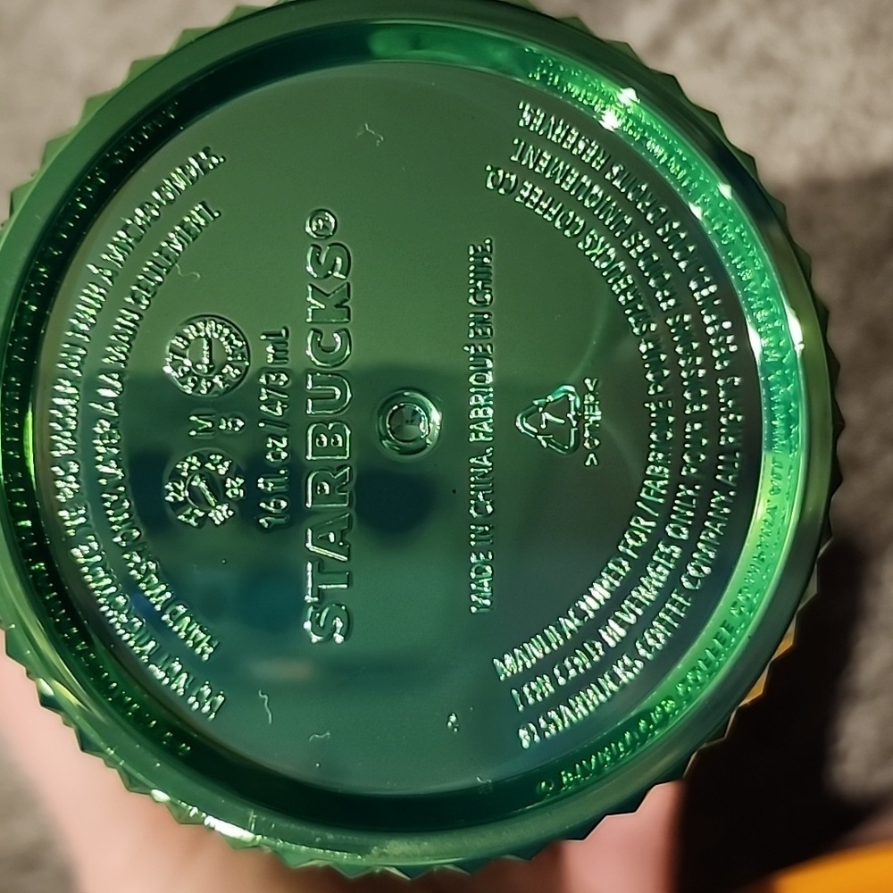 NWOT Starbucks tumbler green 16 oz. Holiday cup with screw on top. - Picture 4 of 6